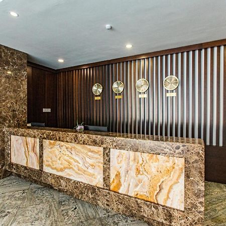 Shera Park Boutique Hotel Alma-Ata Exteriör bild