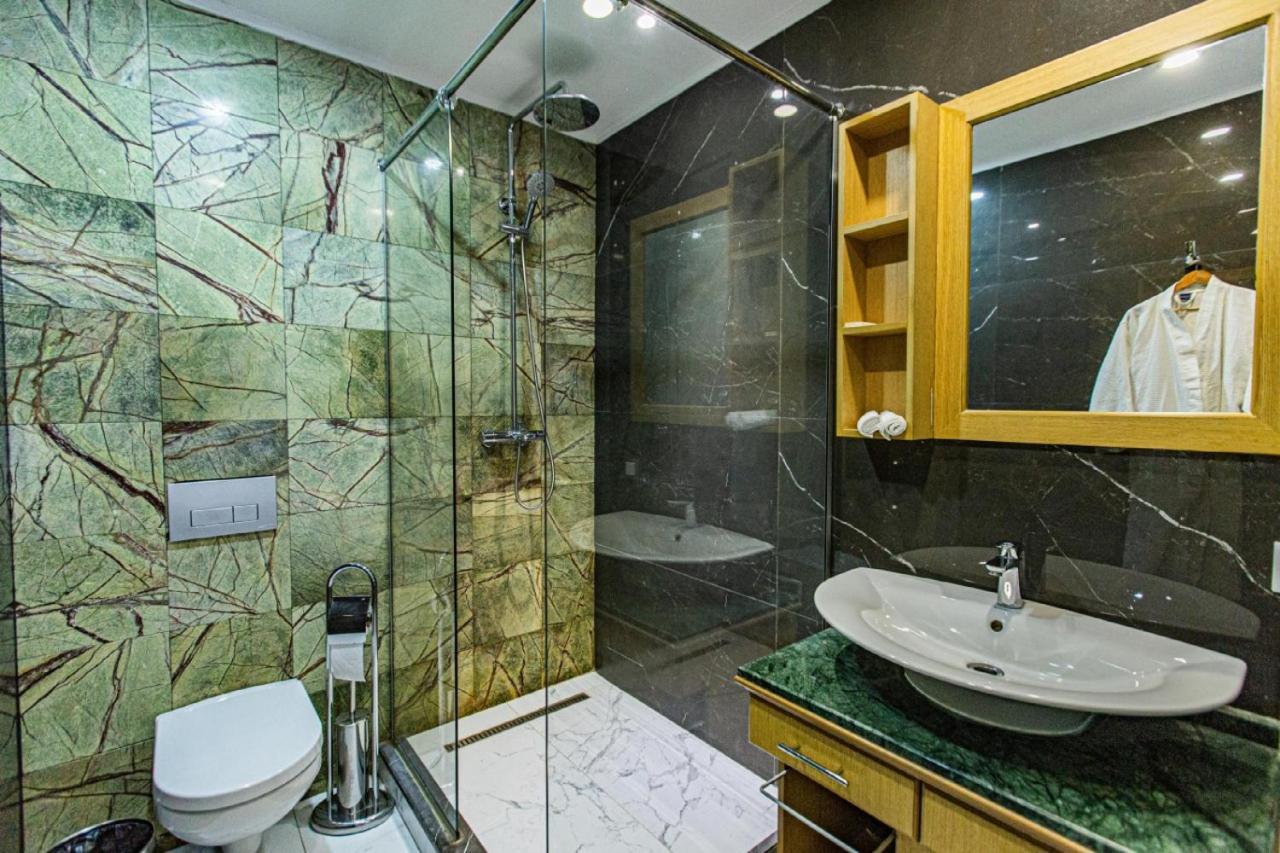 Shera Park Boutique Hotel Alma-Ata Exteriör bild