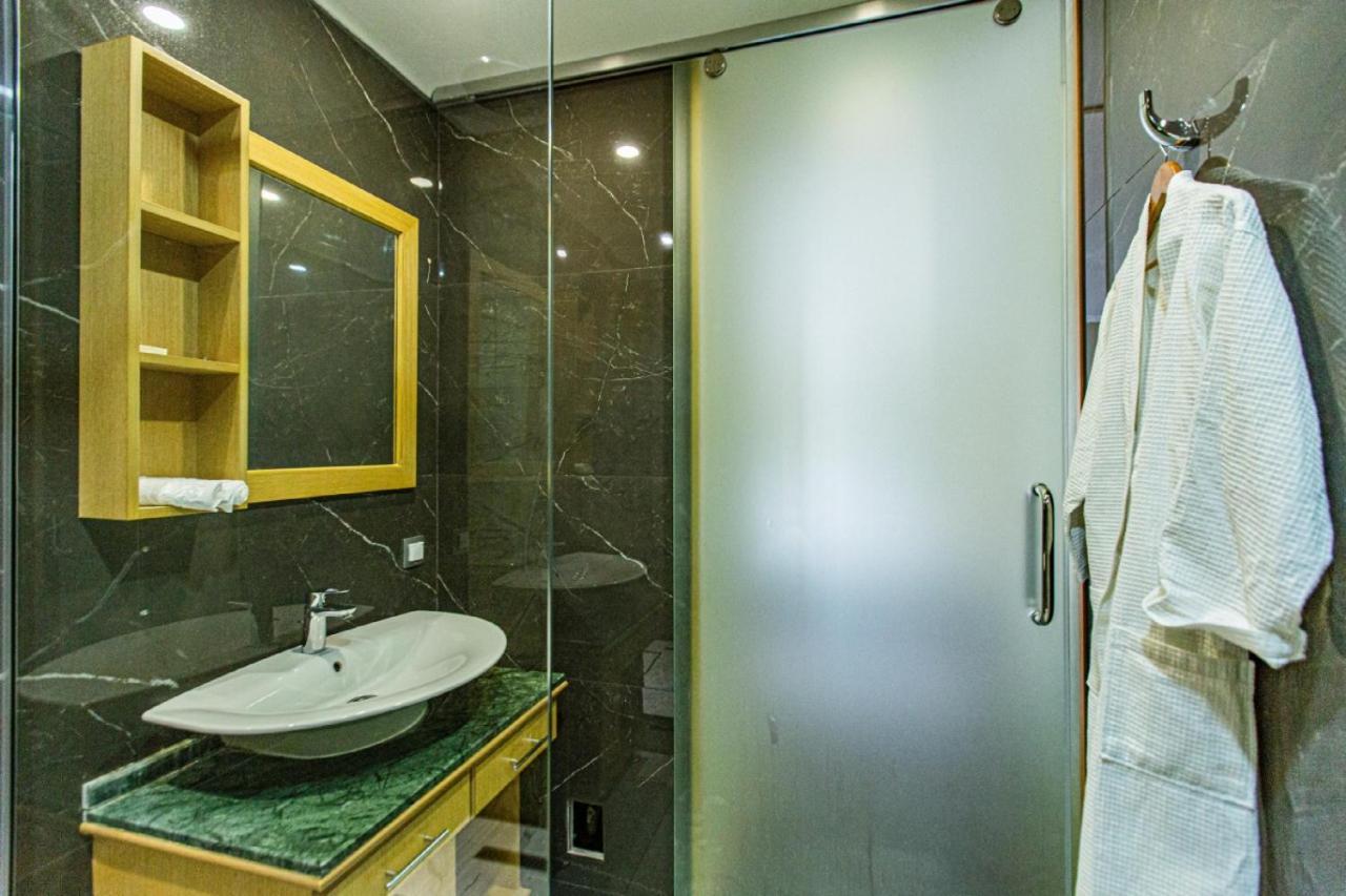 Shera Park Boutique Hotel Alma-Ata Exteriör bild