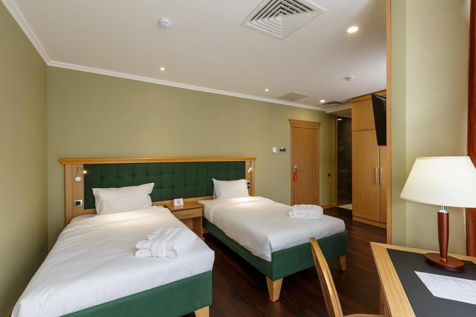Shera Park Boutique Hotel Alma-Ata Exteriör bild