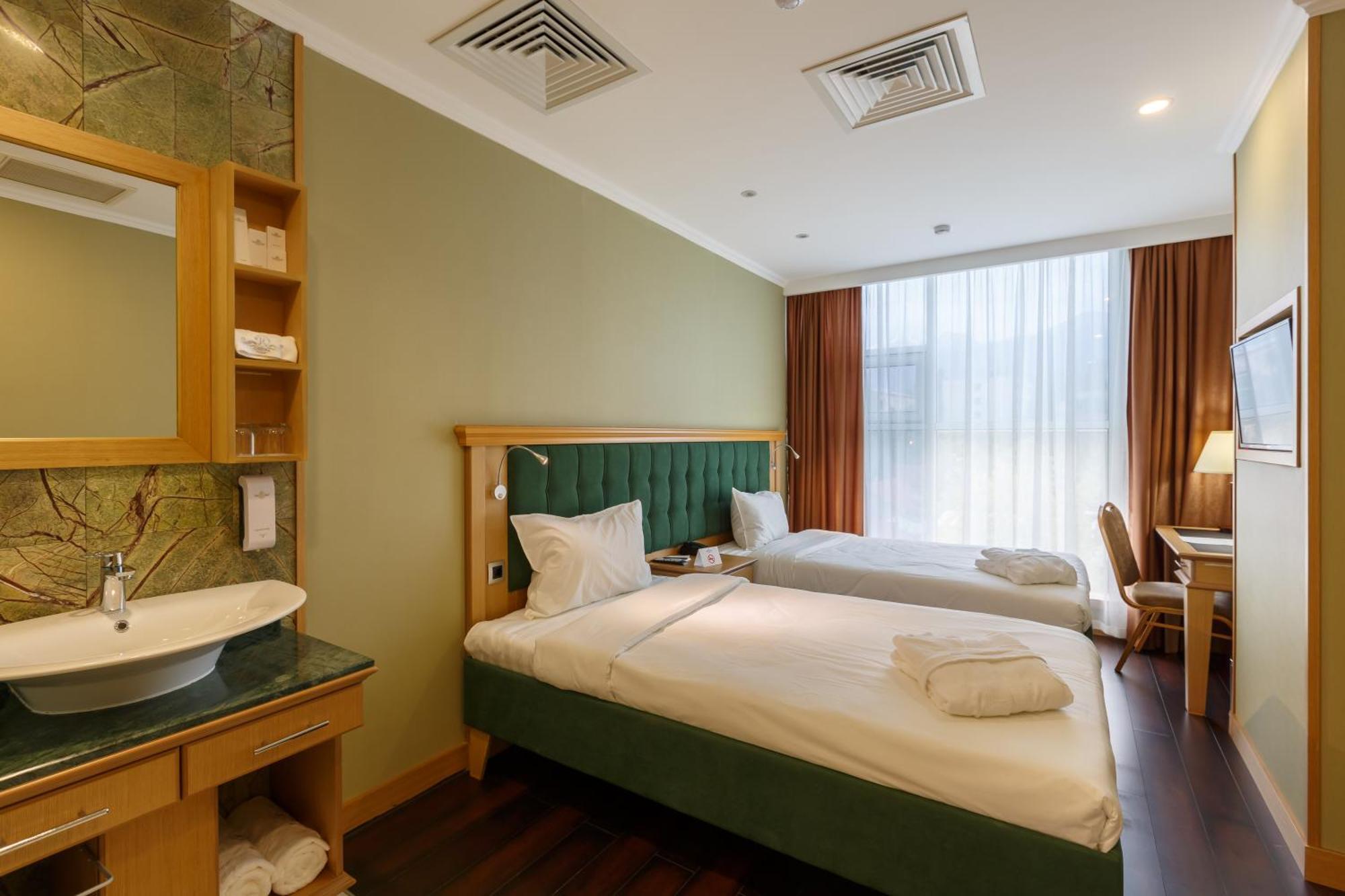 Shera Park Boutique Hotel Alma-Ata Exteriör bild