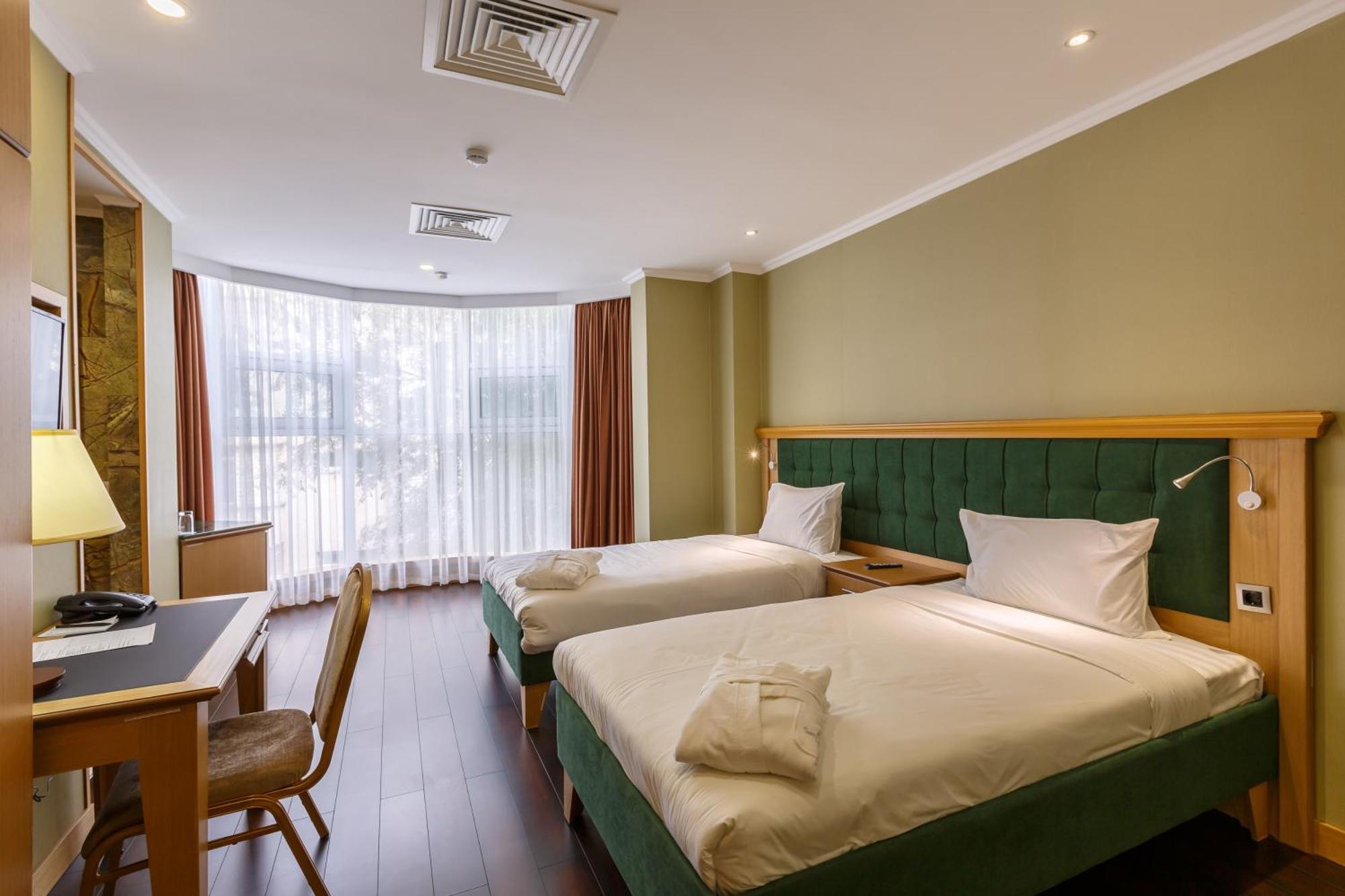 Shera Park Boutique Hotel Alma-Ata Exteriör bild