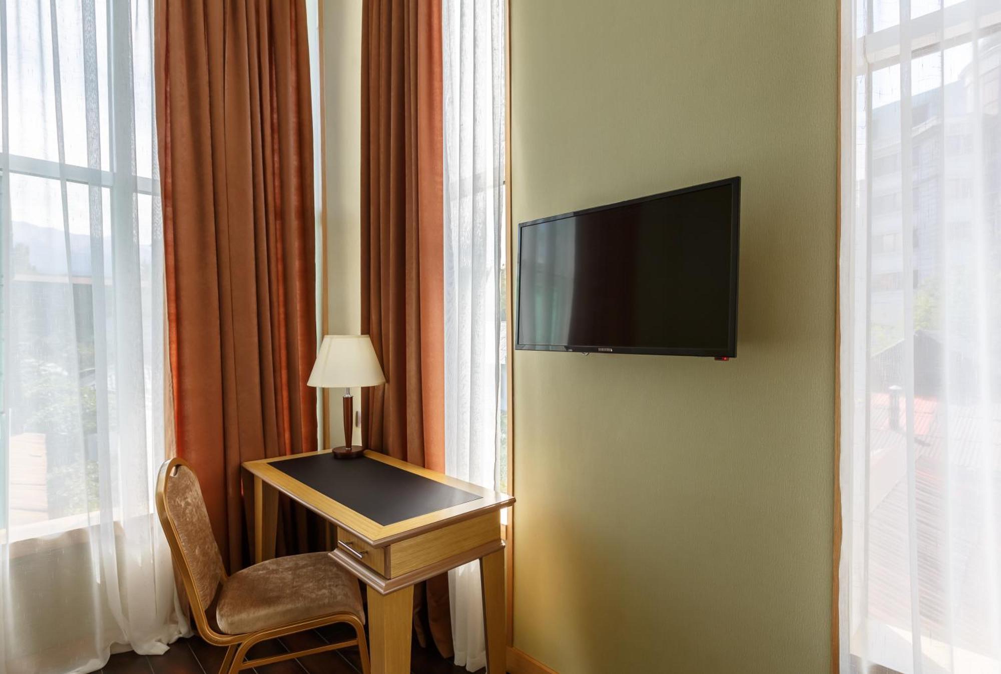 Shera Park Boutique Hotel Alma-Ata Exteriör bild
