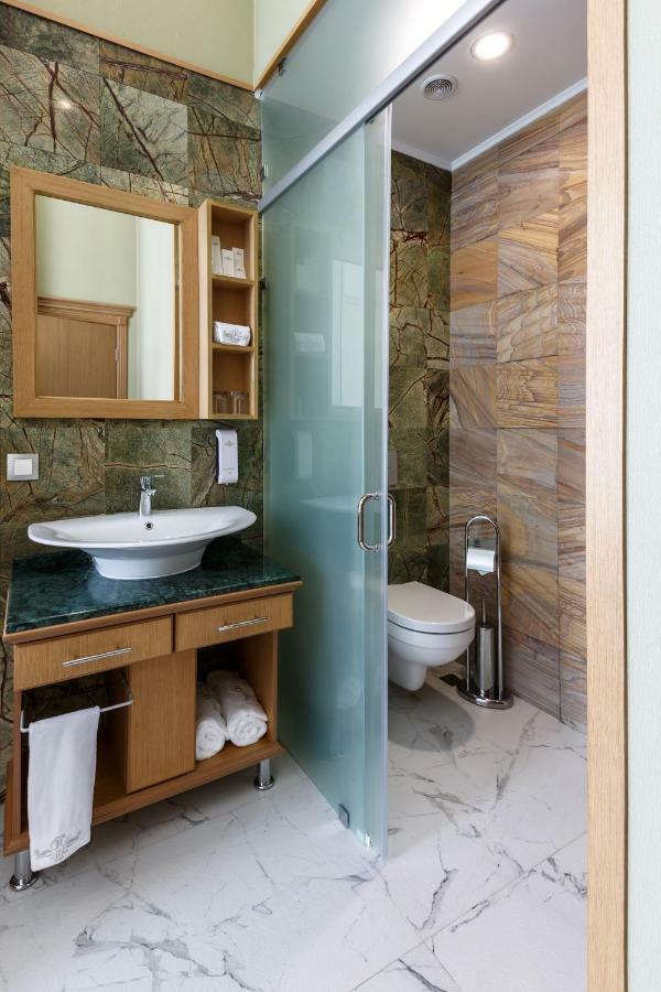 Shera Park Boutique Hotel Alma-Ata Exteriör bild
