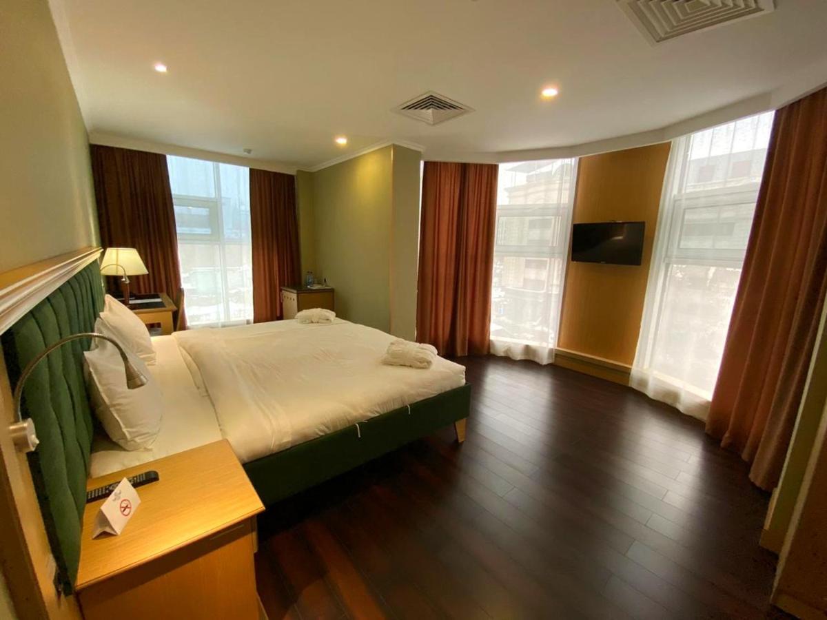 Shera Park Boutique Hotel Alma-Ata Exteriör bild